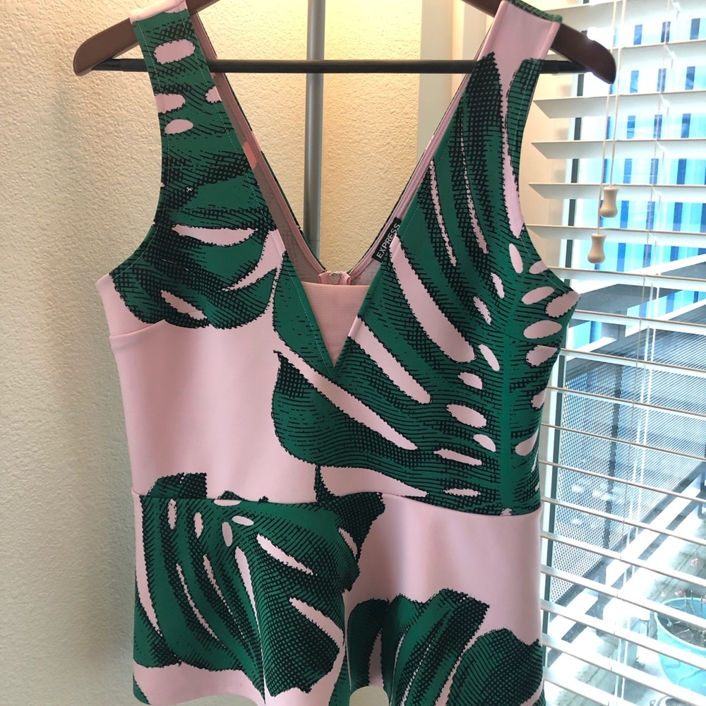 Tropical V-Neck Peplum Top - Picture 2 of 7